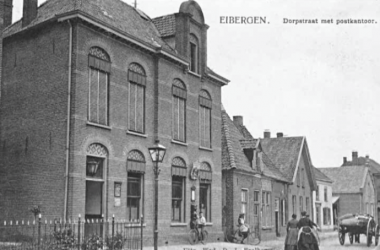 Eibergen Dorpsstraat met Postkantoor